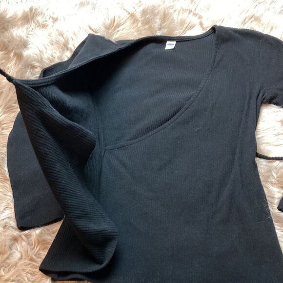 Old Navy Side Tie V-neck Rib Knit Cross-over Wrap Top - Picture 3 of 5